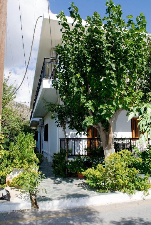 Oasis Studios Palaiochora Exterior photo